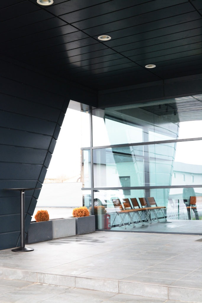 Ana & Cornel logistica si birouri